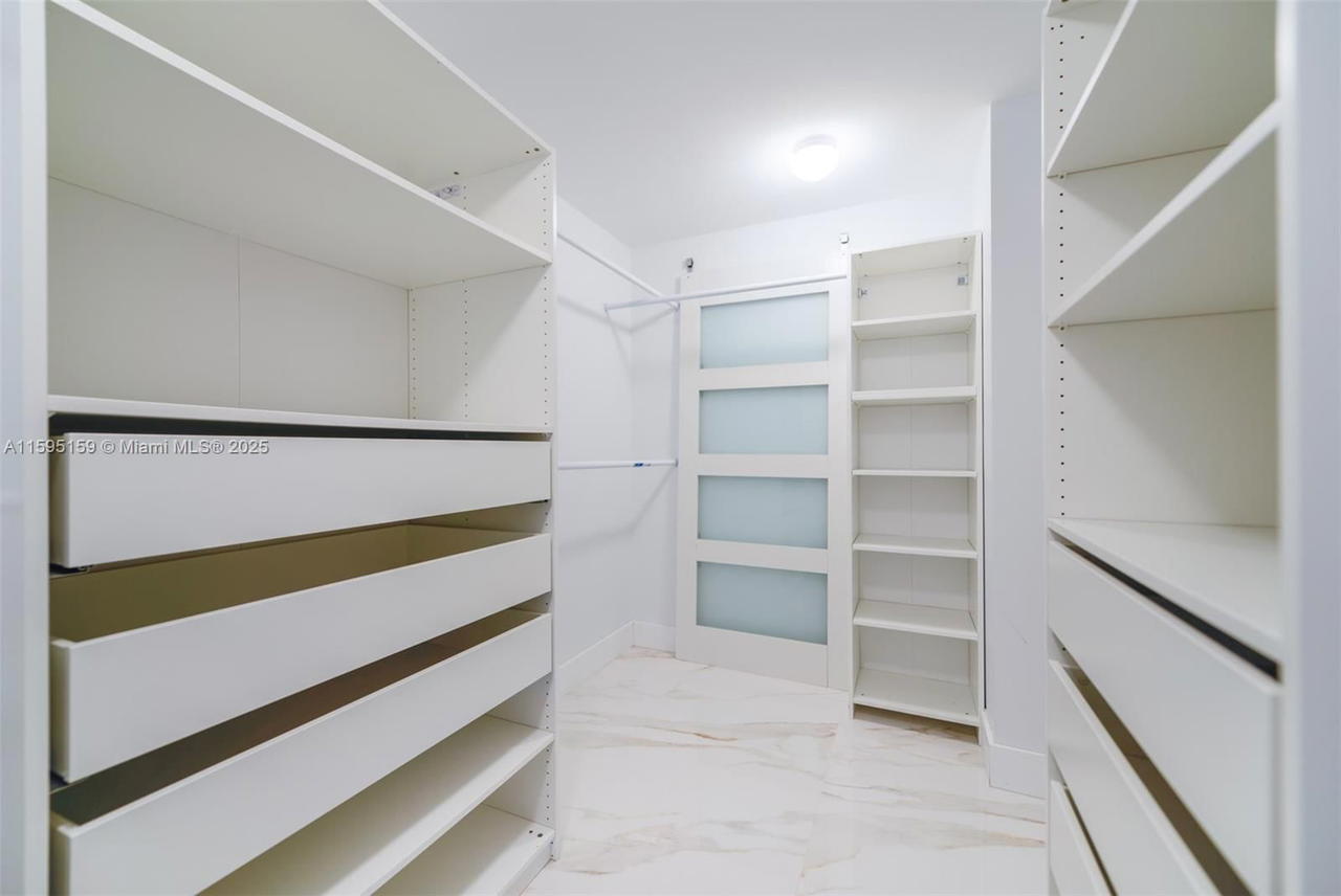 Real estate property located at 17111 Biscayne Blvd #2303, Miami-dade, Marina Palms Residences S, North Miami Beach, FL