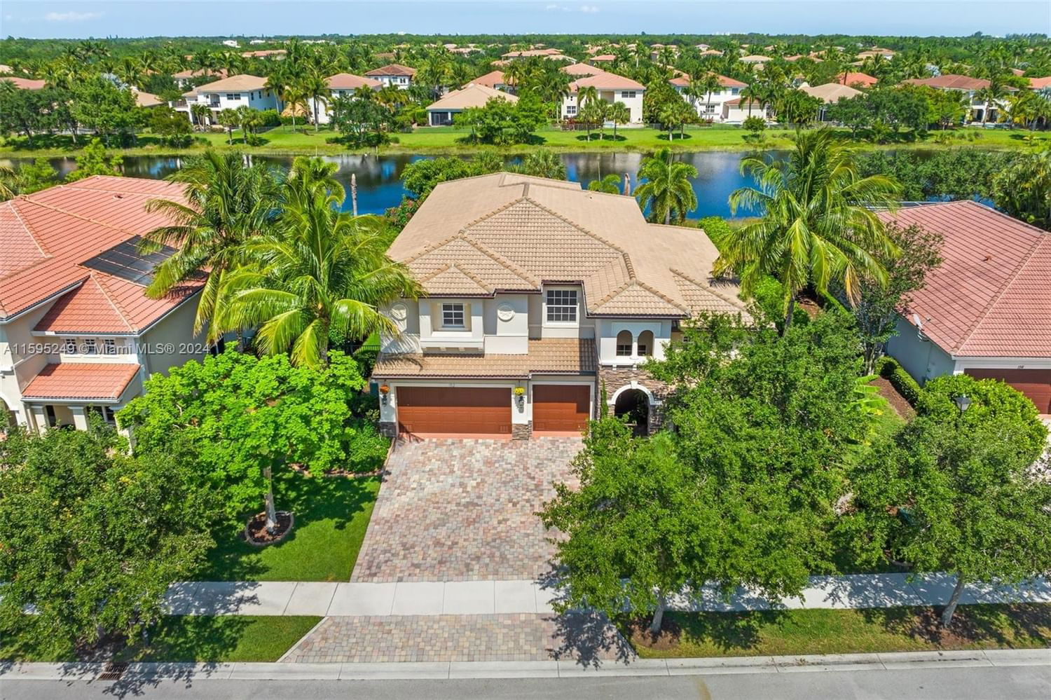 Real estate property located at 152 Umbrella Pl, Palm Beach County, Rialto, Jupiter, FL