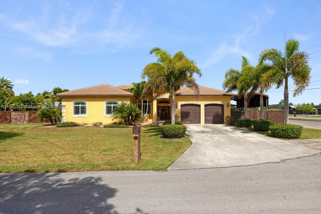 Real estate property located at 32002 204th Ct, Miami-Dade County, EMERALD GREENS SUB, Homestead, FL