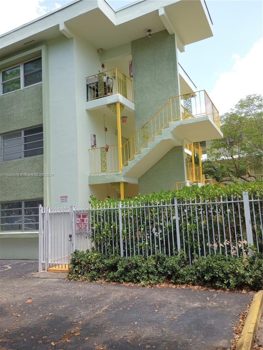 Real estate property located at 2031 Dewey St #101, Broward County, ADMIRAL CONDO APARTMENTS, Hollywood, FL