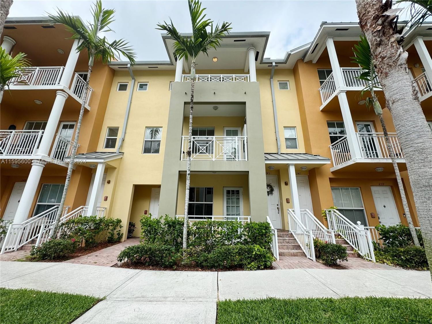 Real estate property located at 243 13th Ter #243, Broward County, VILLAGE AT SAILBOAT BEND, Fort Lauderdale, FL