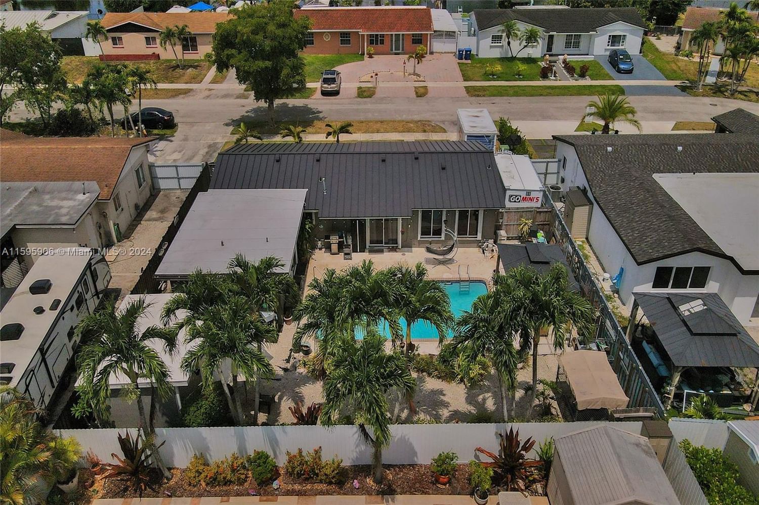 Real estate property located at 5103 128th Pl, Miami-Dade County, ROYALE GREEN SEC 3, Miami, FL