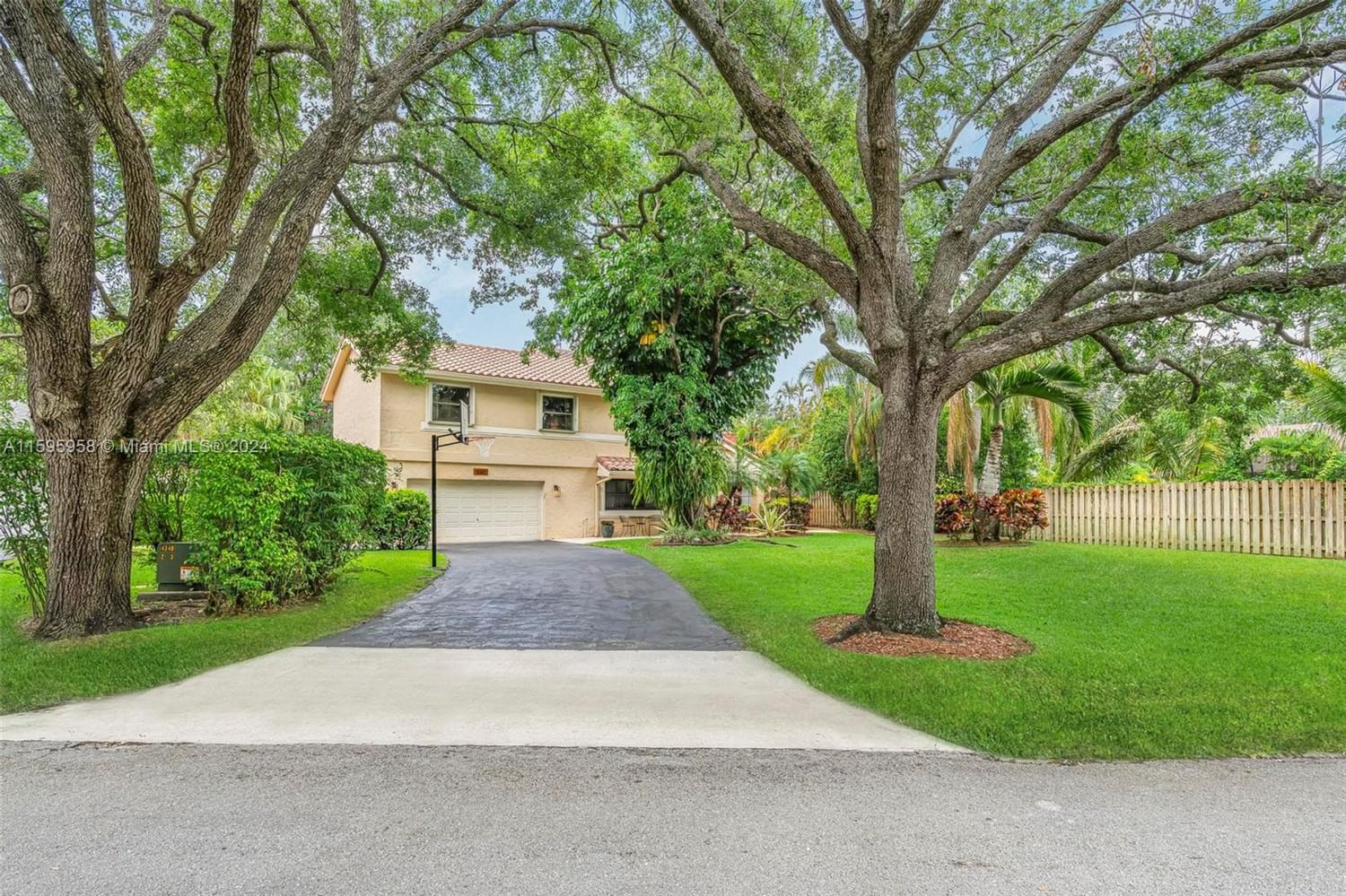 Real estate property located at 12201 Park Dr, Broward County, STONEBRIDGE PHASE 1, Cooper City, FL