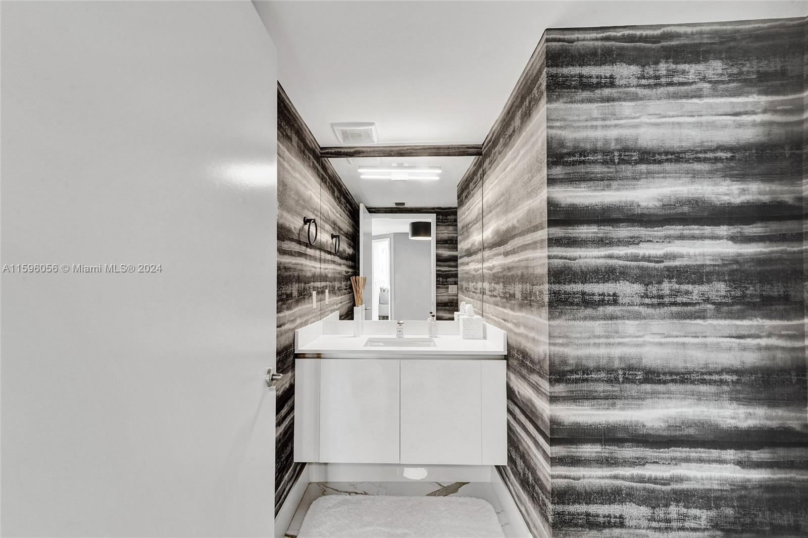 Real estate property located at 330 Sunny Isles Blvd #5-2101, Miami-dade, Parque Towers Condo, Sunny Isles Beach, FL