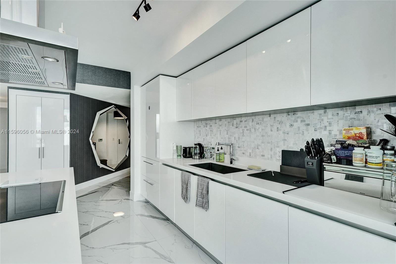 Real estate property located at 330 Sunny Isles Blvd #5-2101, Miami-dade, Parque Towers Condo, Sunny Isles Beach, FL