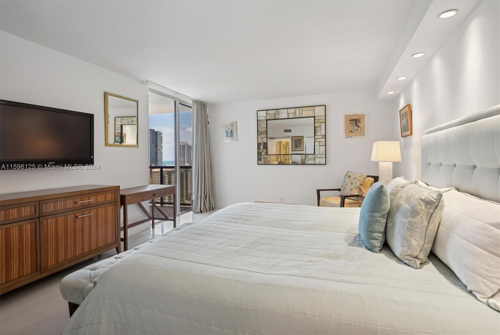 Real estate property located at 19667 Turnberry Way #22L, Miami-dade, Turnberry Isle South Cond, Aventura, FL