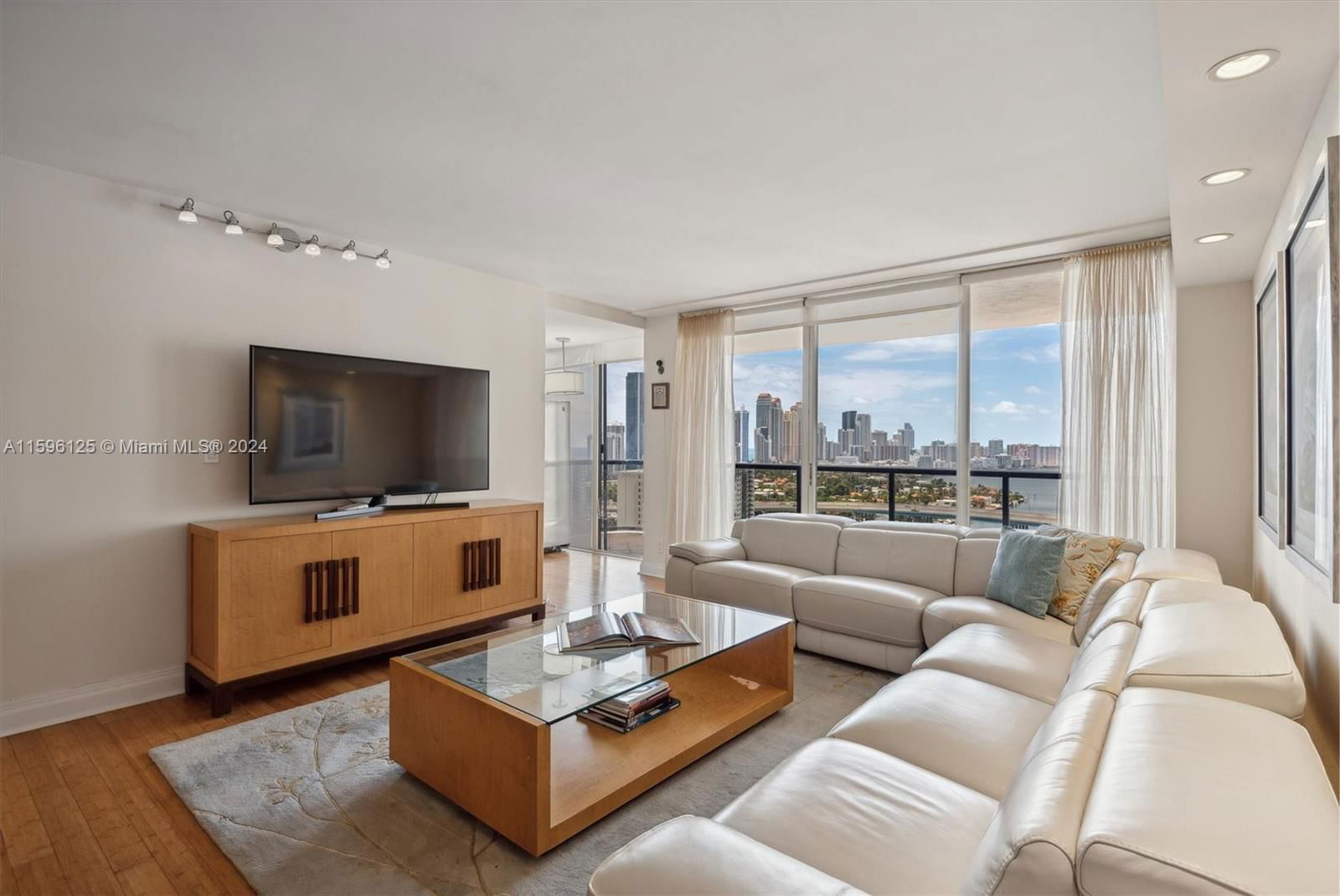 Real estate property located at 19667 Turnberry Way #22L, Miami-dade, Turnberry Isle South Cond, Aventura, FL
