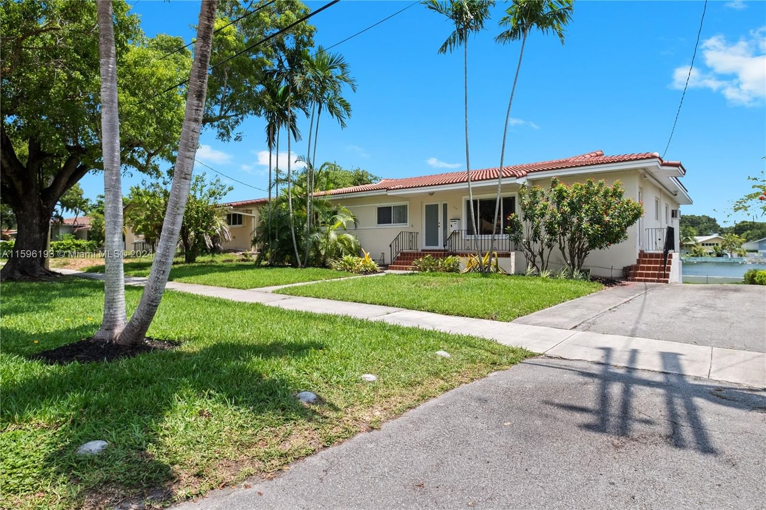 Real estate property located at 424 105th St, Miami-Dade County, MIRROR LAKE SUB, Miami Shores, FL