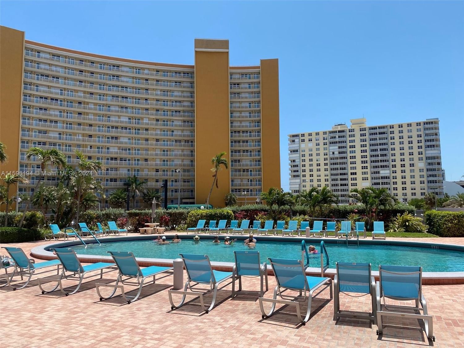 Real estate property located at 405 Ocean Blvd #424, Broward, PARLIAMENT HOUSE CONDO, Pompano Beach, FL