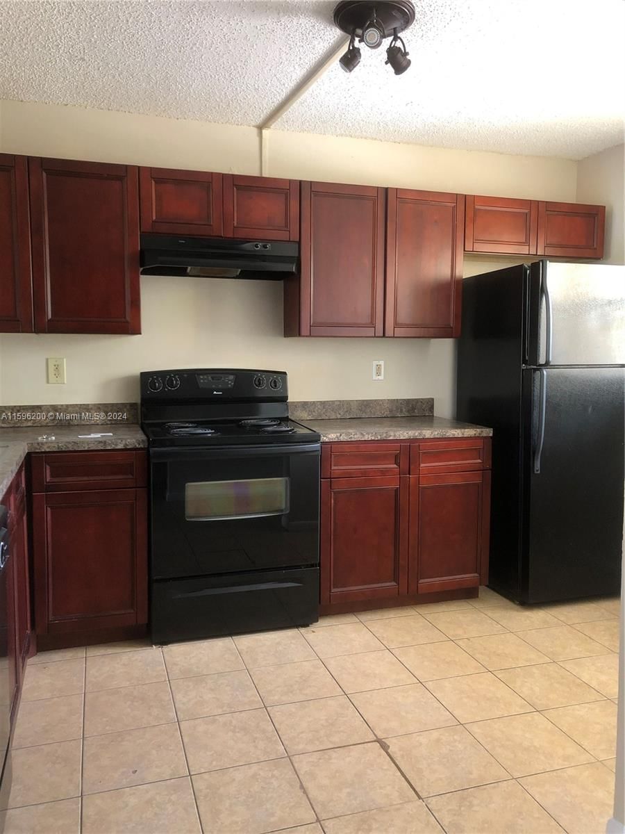 Real estate property located at 9044 28th Dr #2-202, Broward, ISLAND CLUB AT CORAL SPRI, Coral Springs, FL