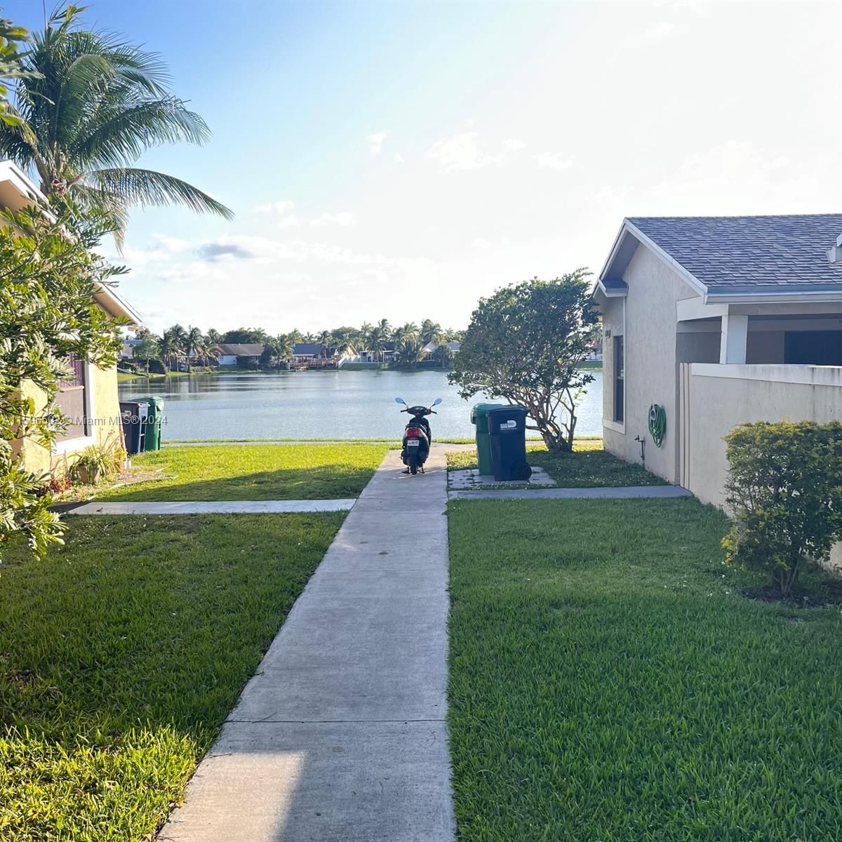 Real estate property located at 6700 152nd Pl #28-00, Miami-Dade, WESTWIND LAKES GARDEN HOM, Miami, FL