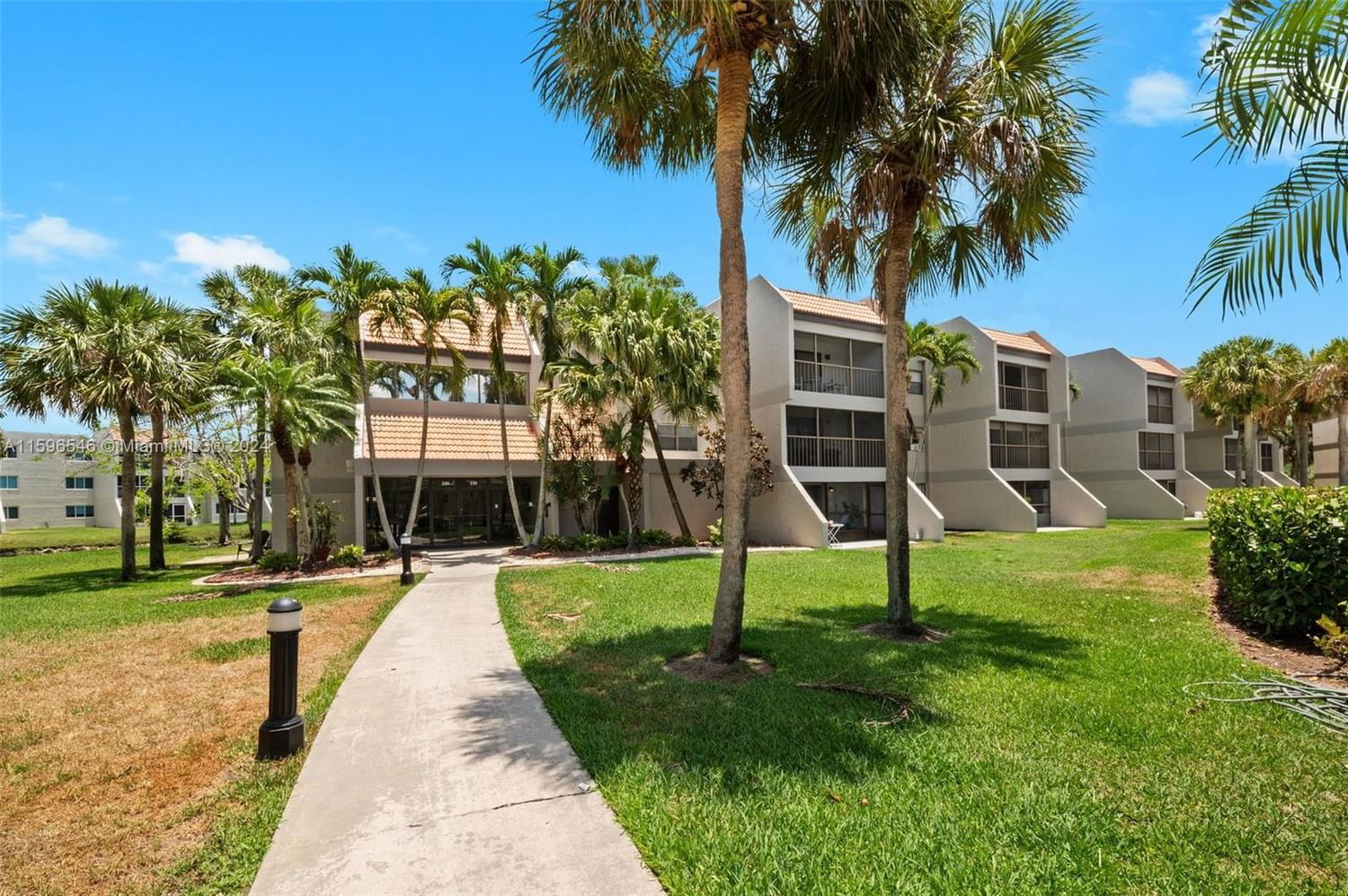 Real estate property located at 230 Lakeview Dr #202, Broward County, WESTON - RACQUET CLUB, Weston, FL