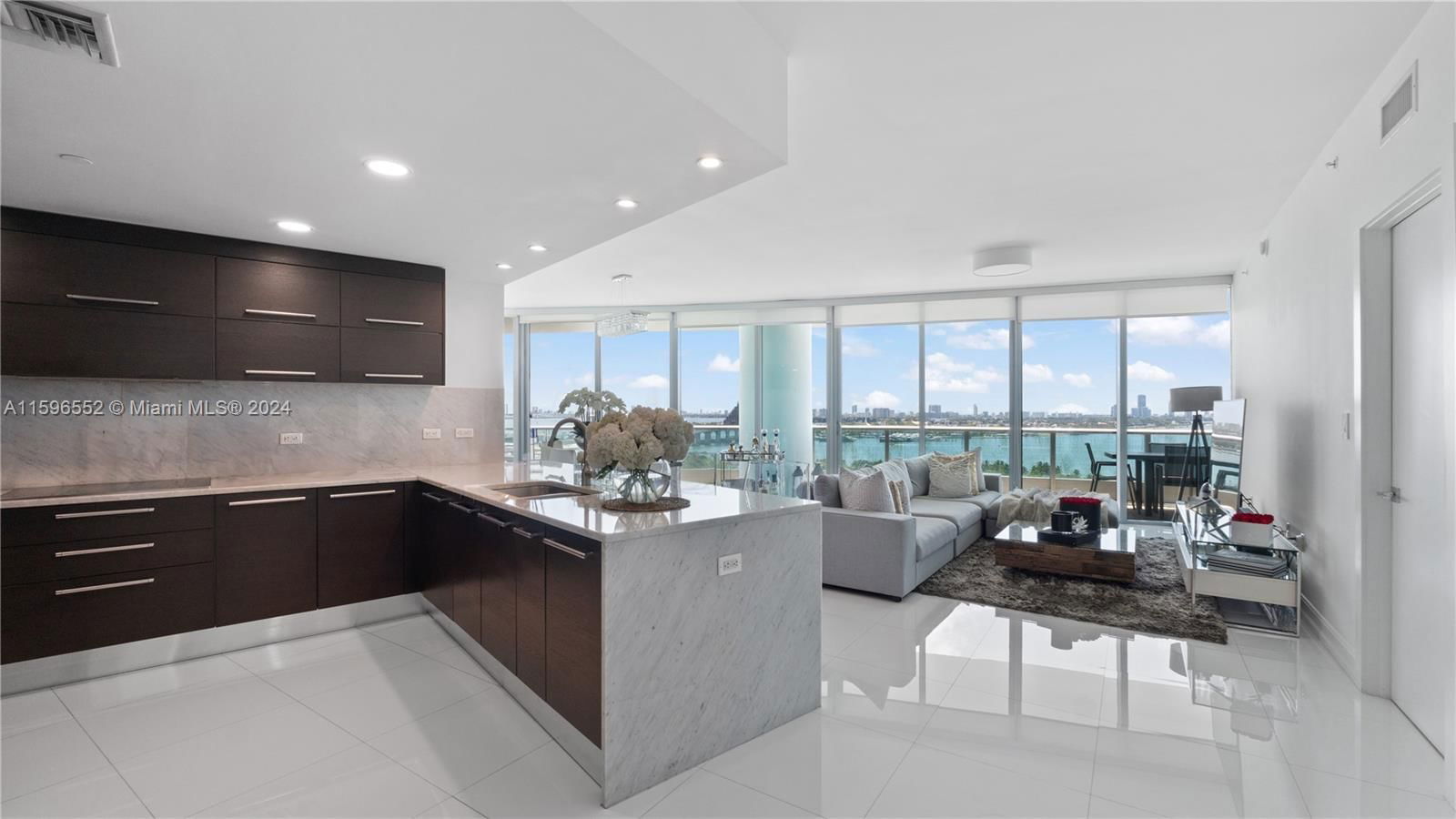 Real estate property located at 900 Biscayne Blvd #1806, Miami-Dade County, 900 BISCAYNE BAY CONDO, Miami, FL