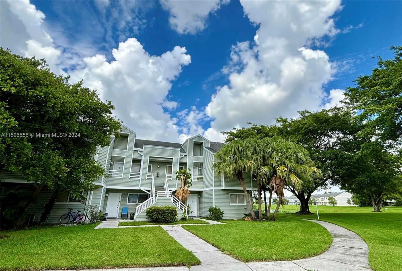 Real estate property located at 3465 44th St #105, Broward, SUMMER LAKE, Oakland Park, FL