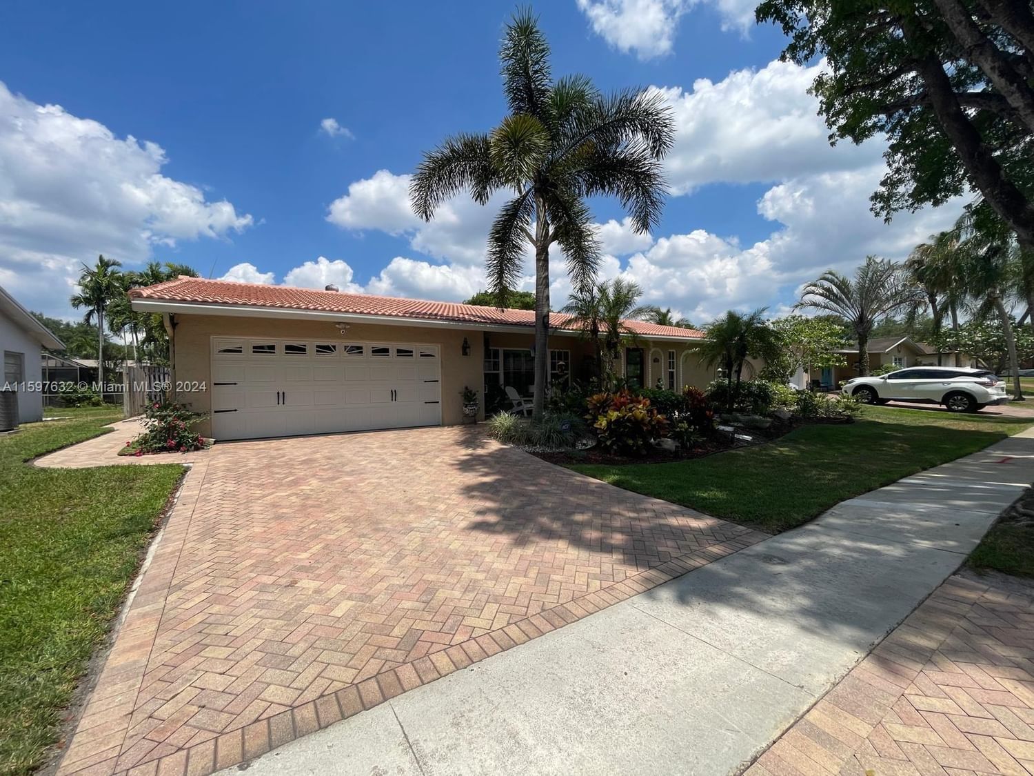 Real estate property located at 1721 106th Ter, Broward County, PEMBROKE LAKES SEC 1, Pembroke Pines, FL