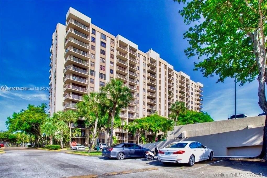 Real estate property located at 1470 123rd St A812, Miami-Dade County, Greenwich PH I Condo, North Miami, FL