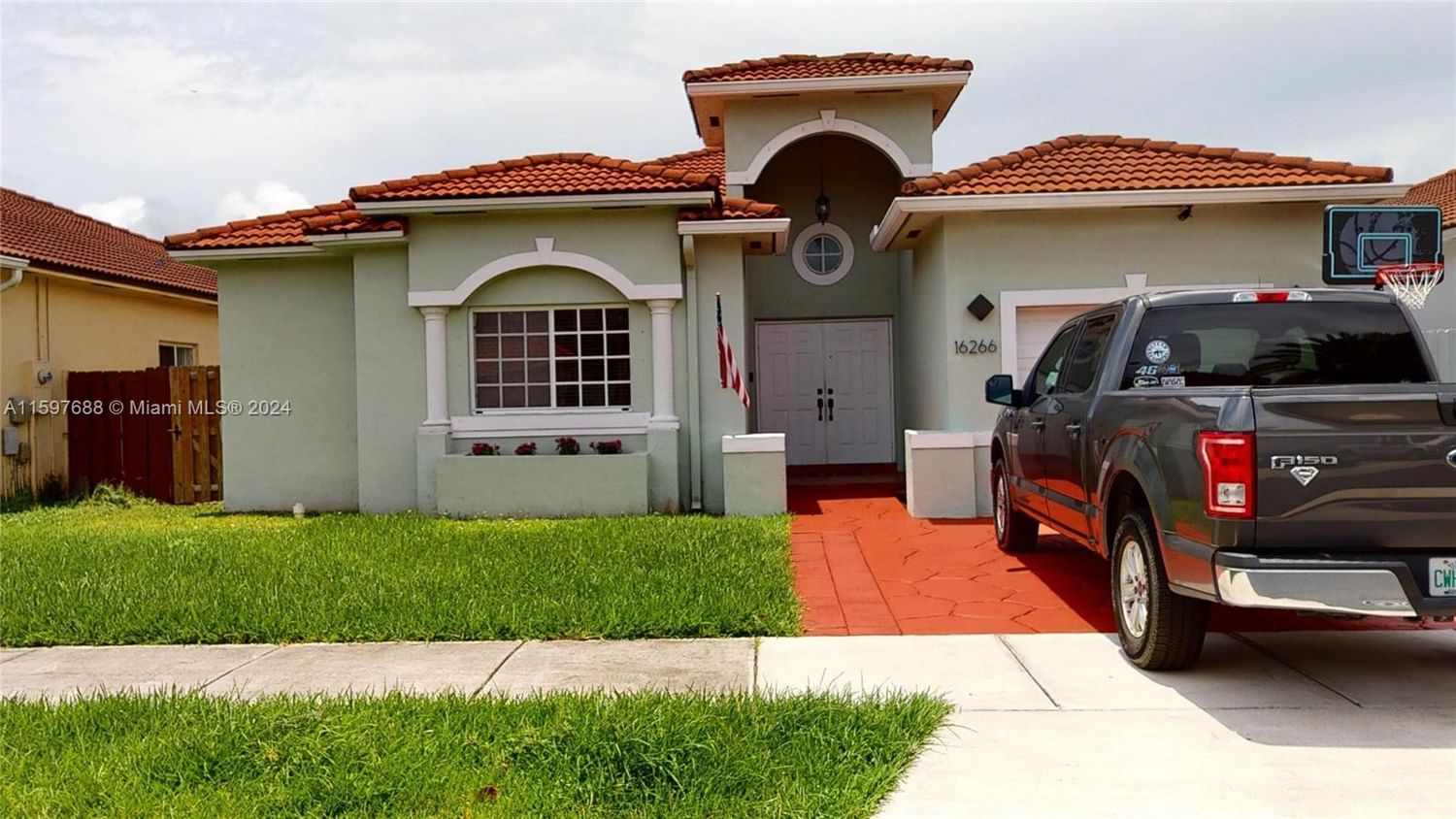 Real estate property located at 16266 54th Ter, Miami-Dade, PELICANS POINT A T MILLER, Miami, FL