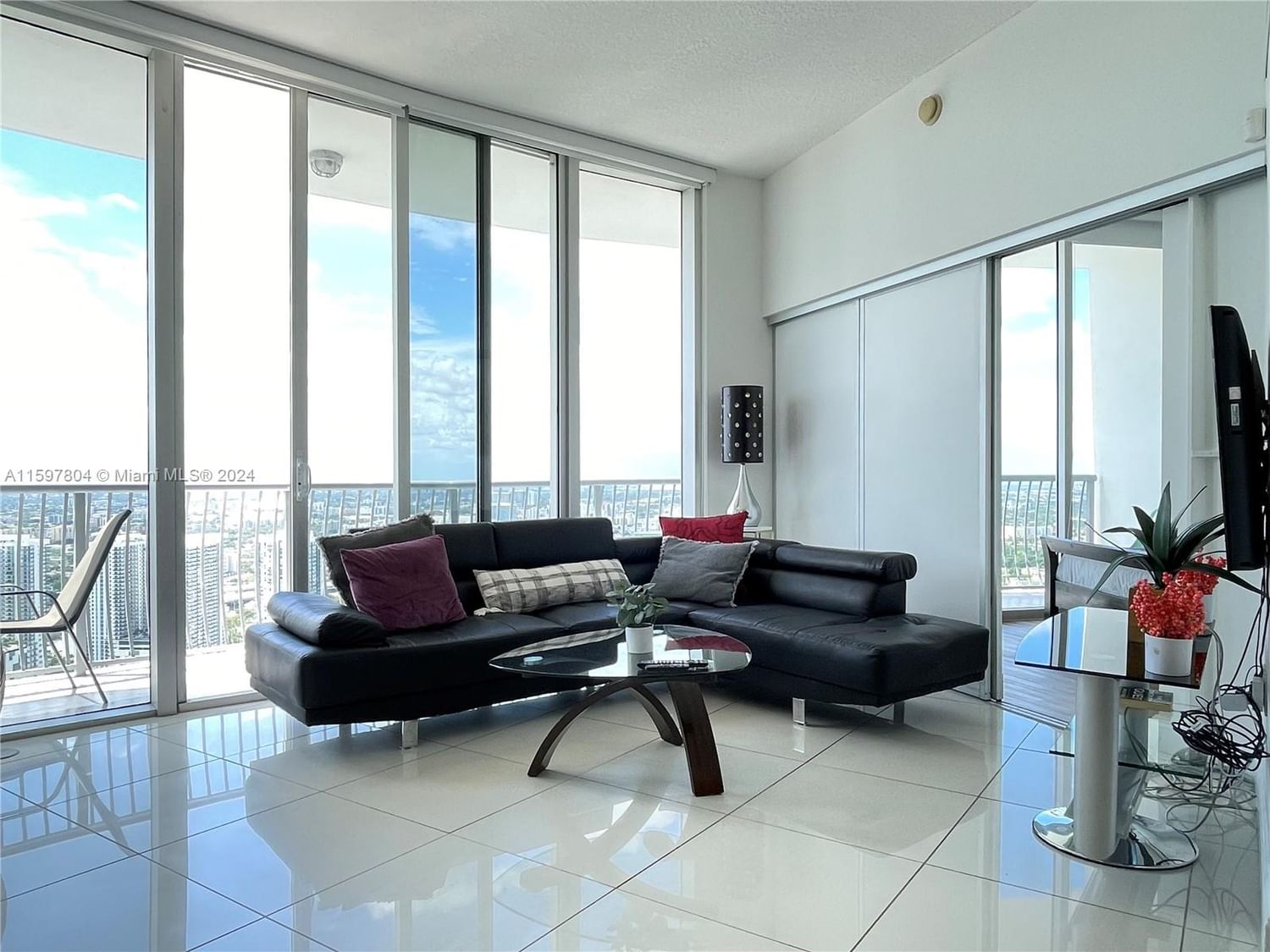 Real estate property located at 1750 Bayshore Dr #5614, Miami-Dade, OPERA TOWER CONDO, Miami, FL