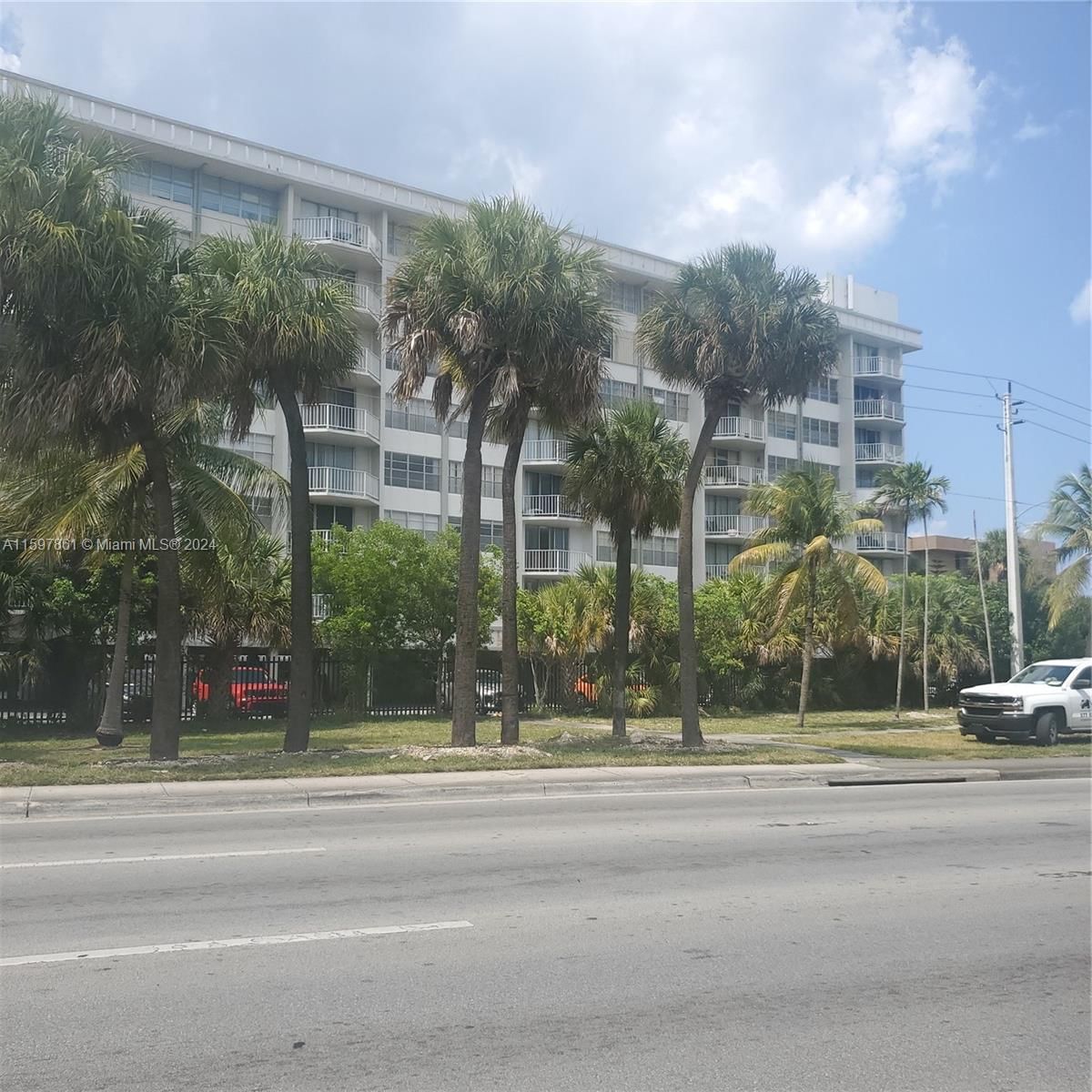 Real estate property located at 16710 9th Ave #205, Miami-Dade County, GATEWAY HOUSE CONDO - SOU, North Miami Beach, FL