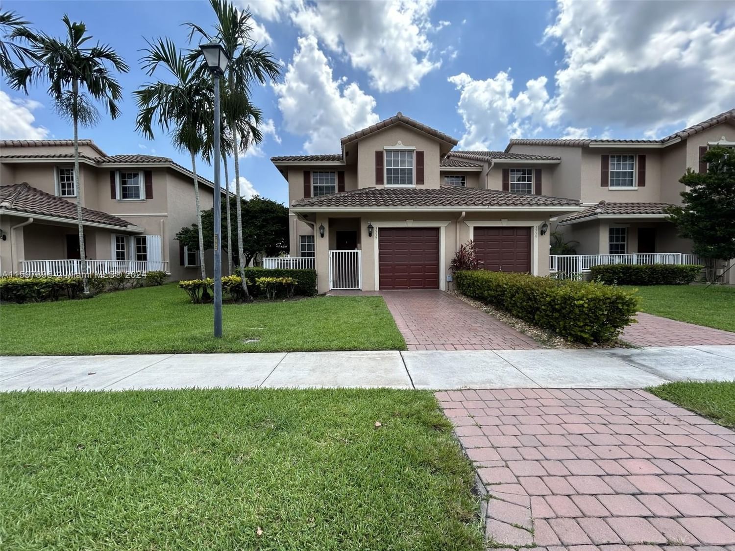 Real estate property located at 3339 Lakeside Dr #35, Broward County, ROLLING HILLS GOLF & TENN, Davie, FL