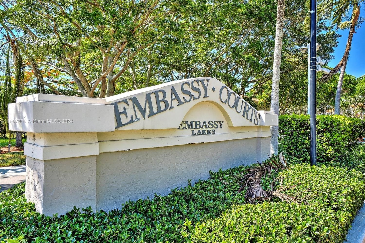 Real estate property located at 11048 Mainsail Dr, Broward County, EMBASSY LAKES, Cooper City, FL