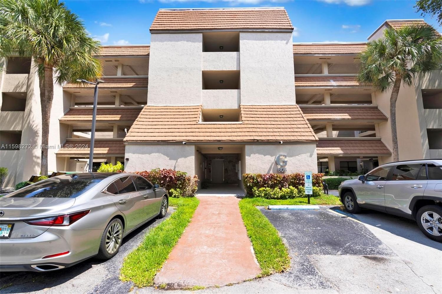 Real estate property located at 605 Ives Dairy Rd #304-7, Miami-Dade County, SUMMERTREE VILG CALIF CL, Miami, FL