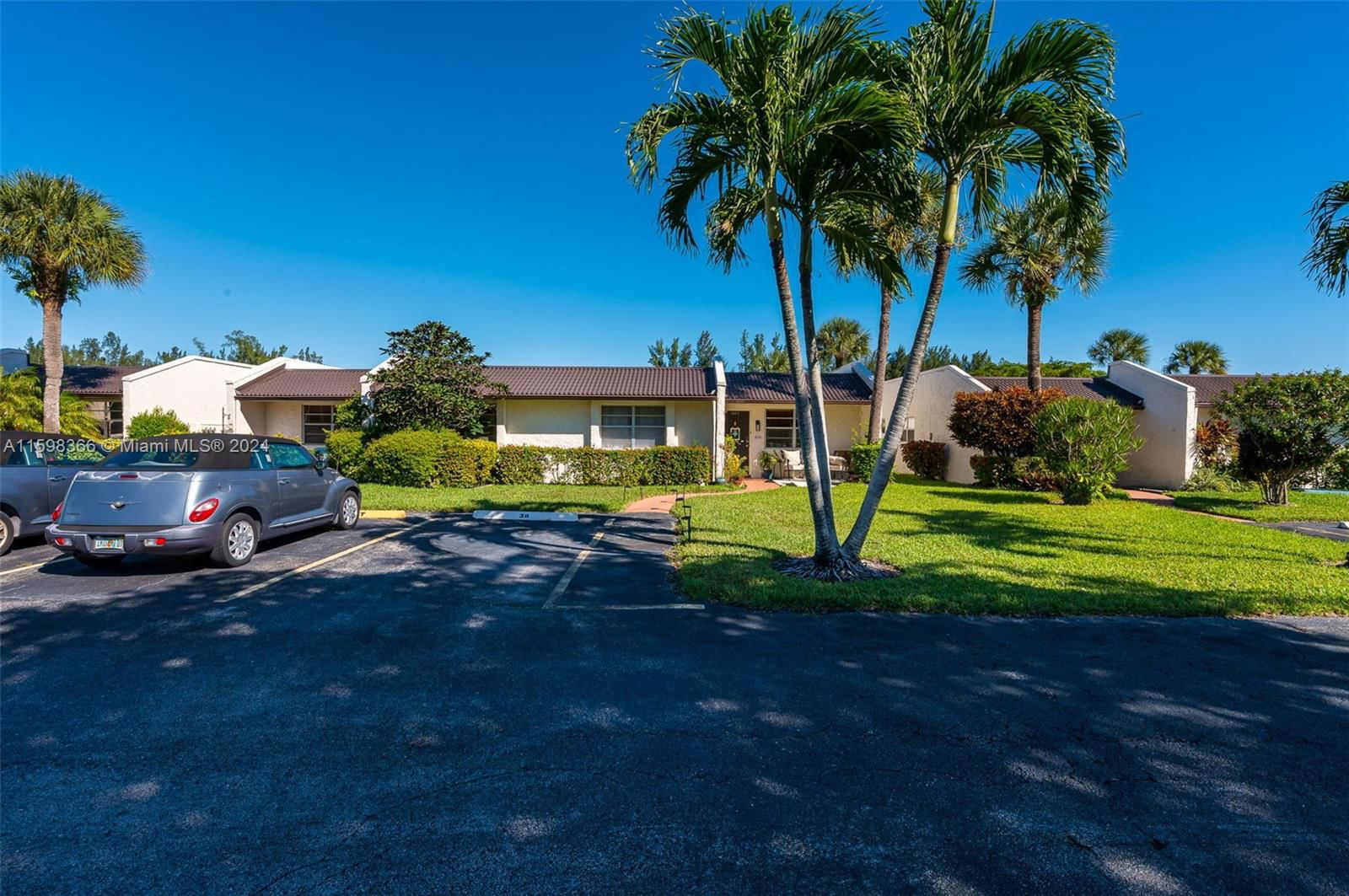 Real estate property located at 449 Golden River Dr, Palm Beach County, GOLDEN LAKES VILLAGE COND, West Palm Beach, FL