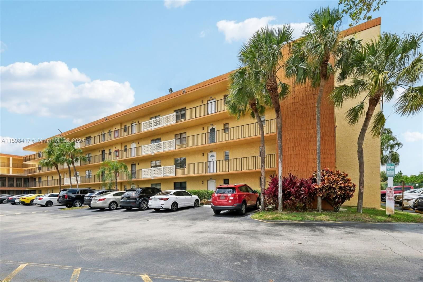 Real estate property located at 9273 8th St #211, Palm Beach County, ISLE OF SANDALFOOT CONDO, Boca Raton, FL