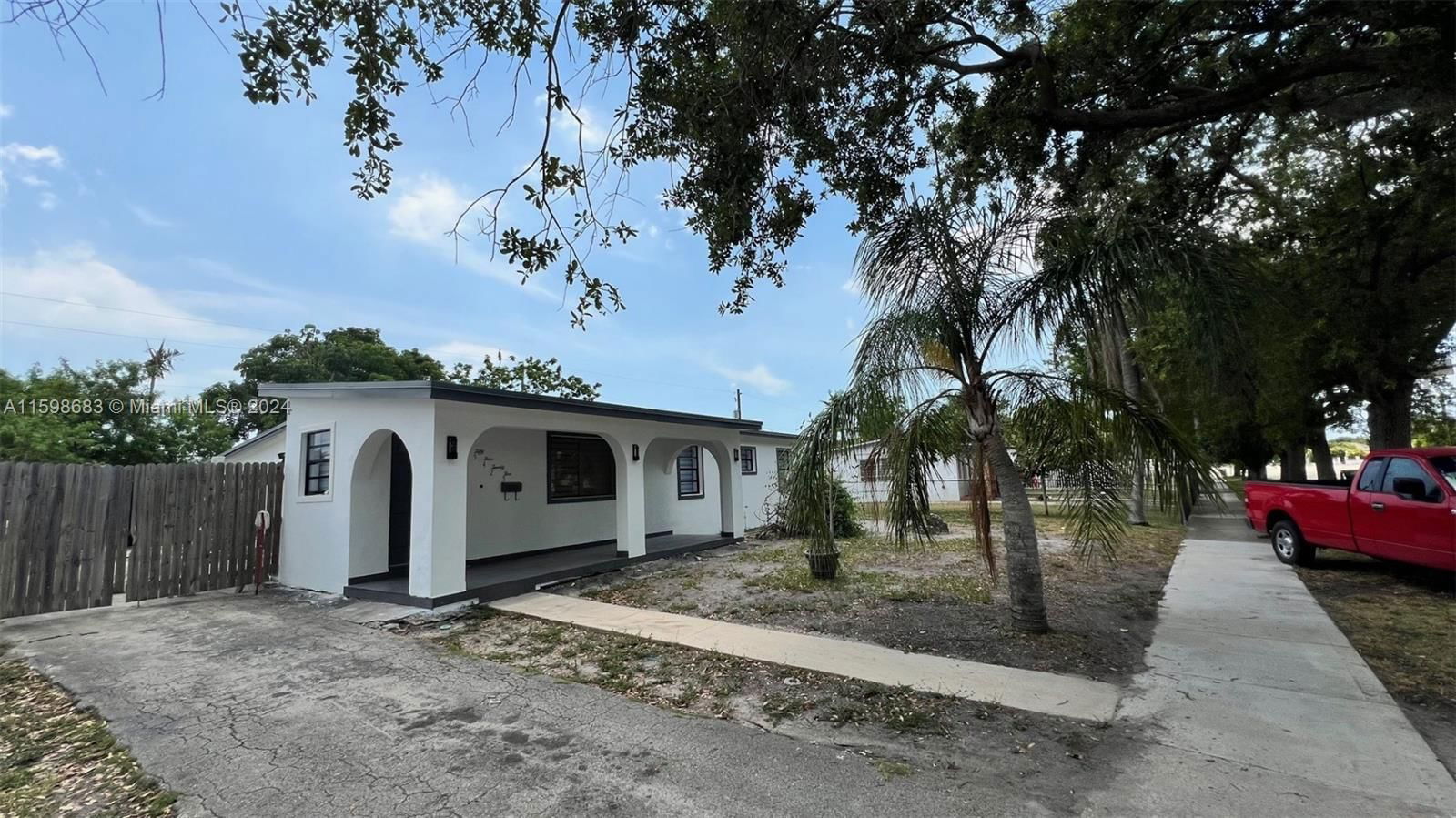 Real estate property located at 5425 112th Ave, Miami-Dade County, WESTWOOD LAKE 6TH ADDN, Miami, FL