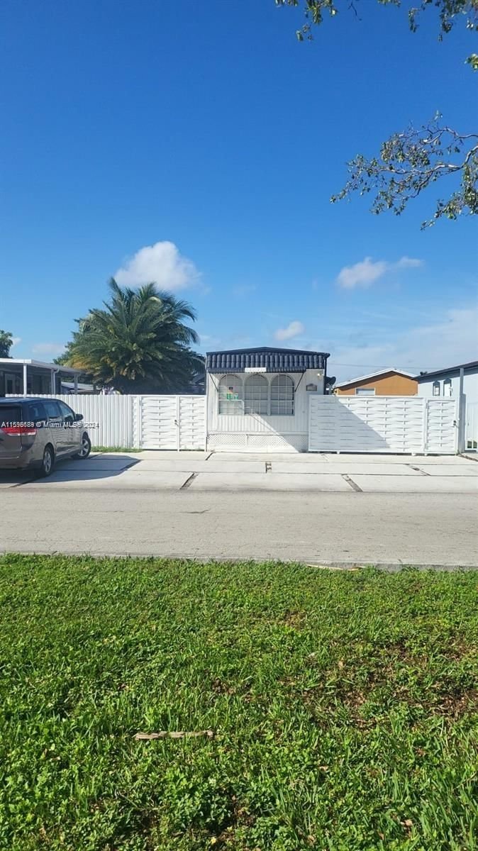 Real estate property located at , Miami-Dade County, UNIVERSITY LAKE, Miami, FL