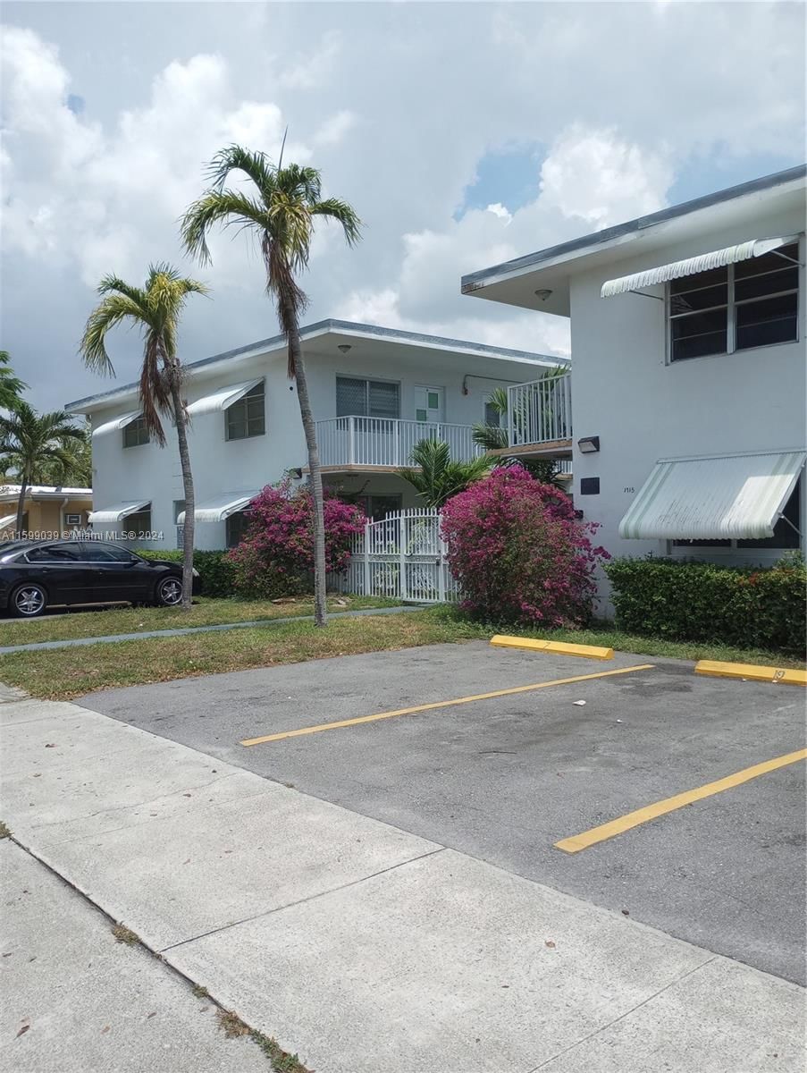 Real estate property located at 1719 Wiley St #4, Broward County, WILEY CONDO APTS INC, Hollywood, FL