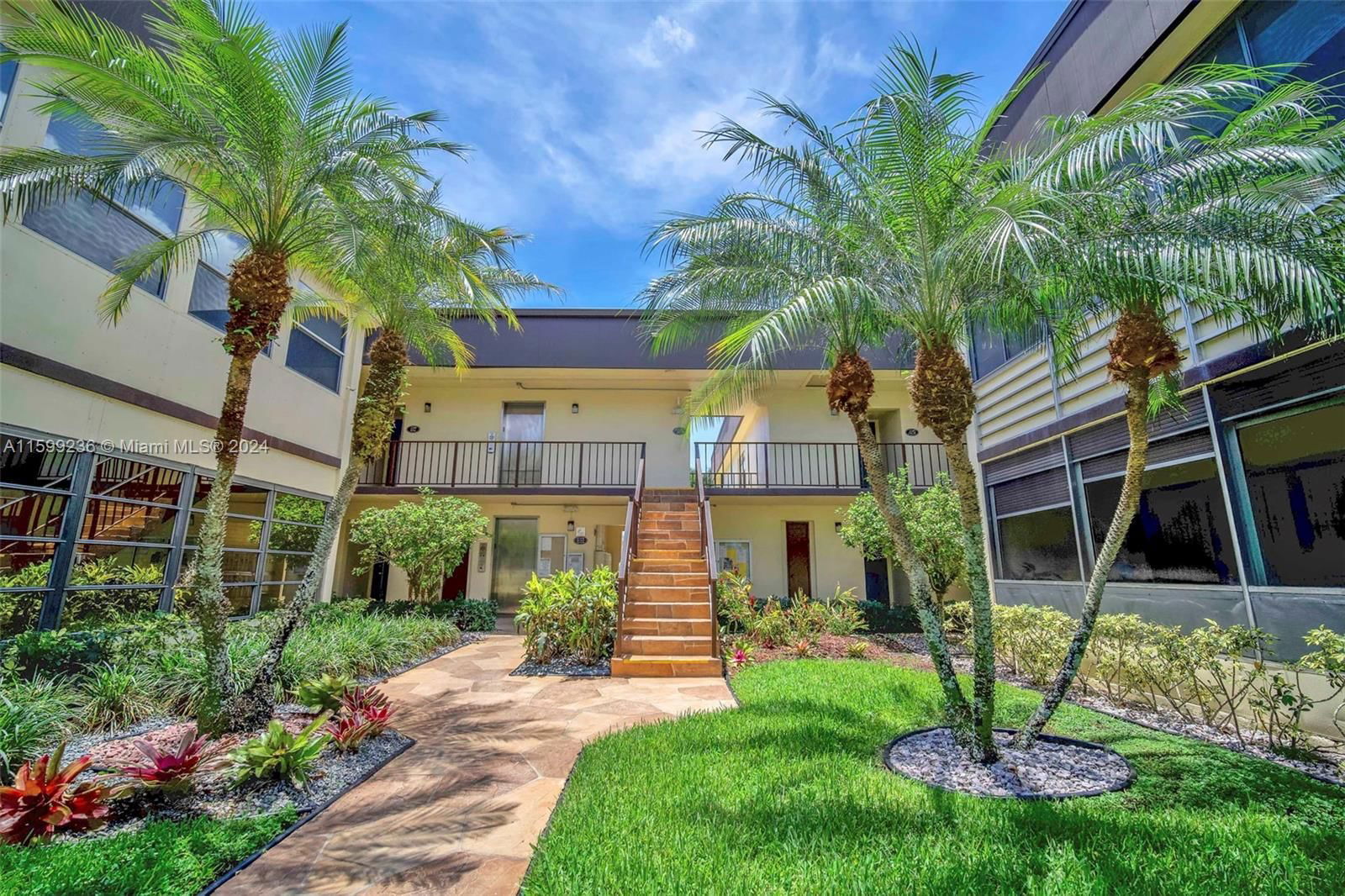 Real estate property located at 203 Capri E, Palm Beach County, KINGS POINT CAPRI CONDOS, Delray Beach, FL