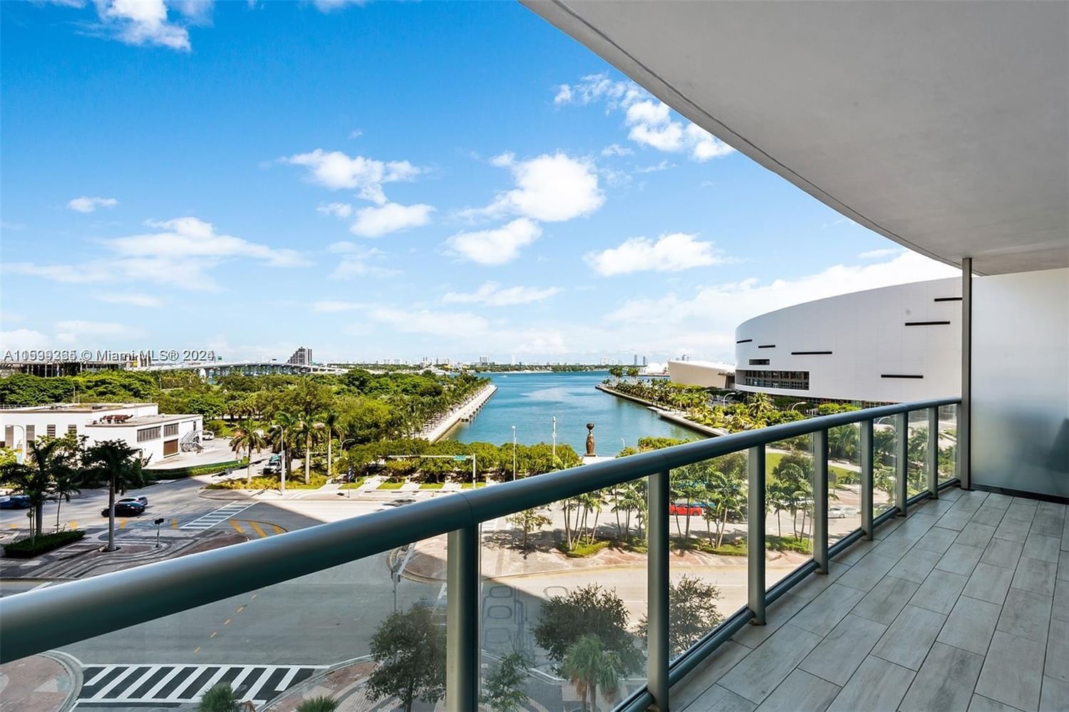 Real estate property located at 888 Biscayne Blvd #611, Miami-Dade County, MARINABLUE CONDO, Miami, FL