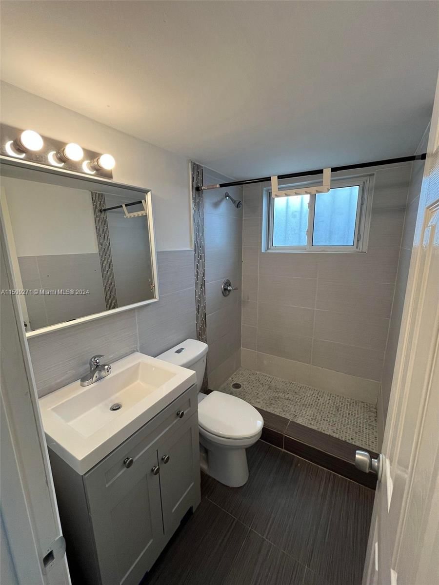 Real estate property located at 944 Meridian Ave #4, Miami-dade, 944 Condominium, Miami Beach, FL