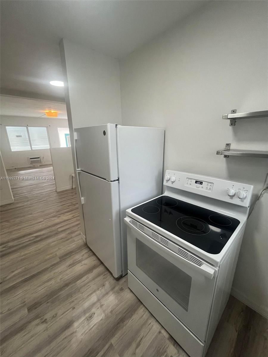 Real estate property located at 944 Meridian Ave #4, Miami-dade, 944 Condominium, Miami Beach, FL