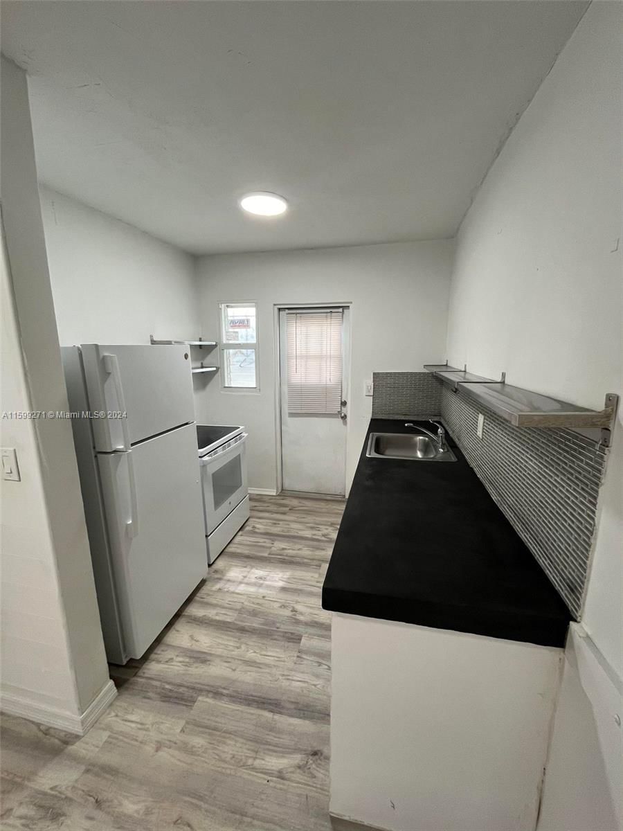 Real estate property located at 944 Meridian Ave #4, Miami-dade, 944 Condominium, Miami Beach, FL