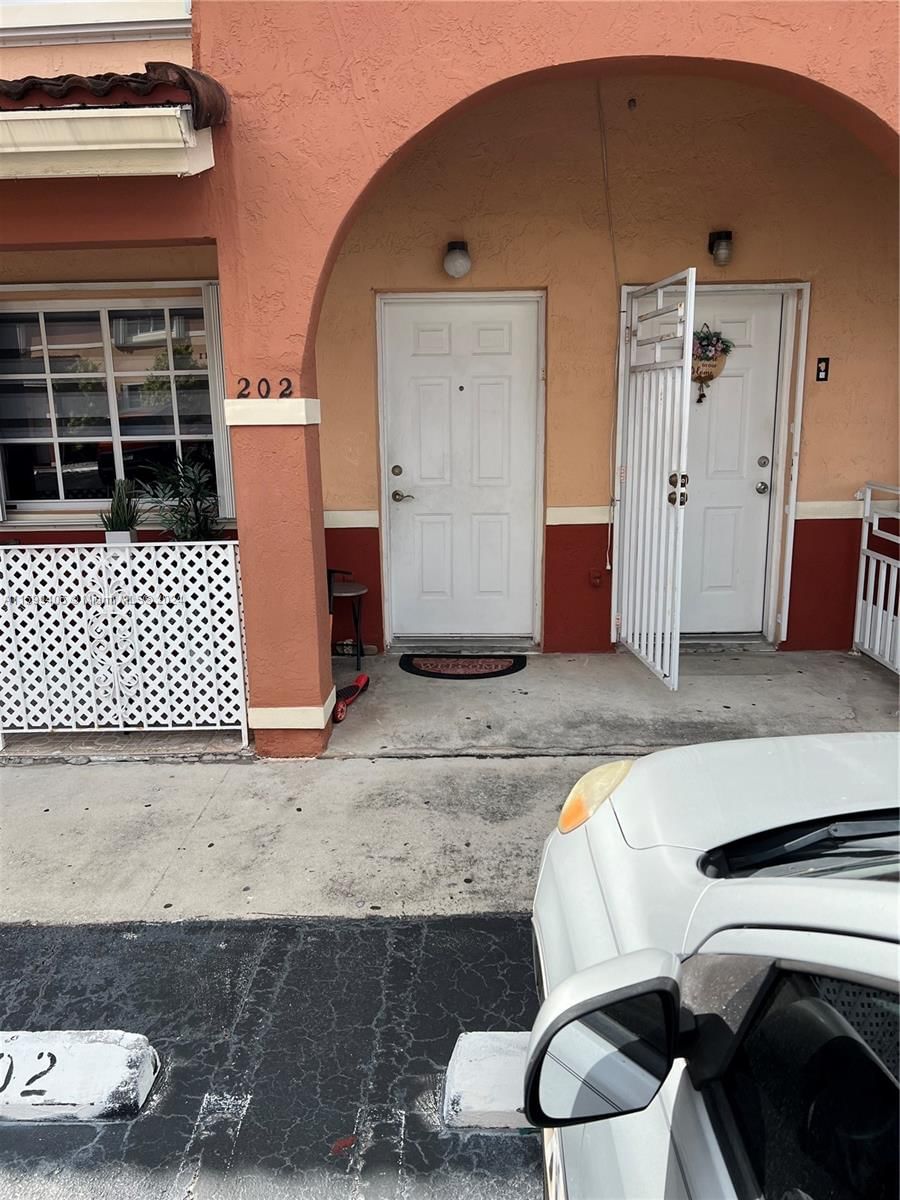 Real estate property located at 6903 36th Ave #202, Miami-Dade, EL PRADO XVI CONDO, Hialeah, FL