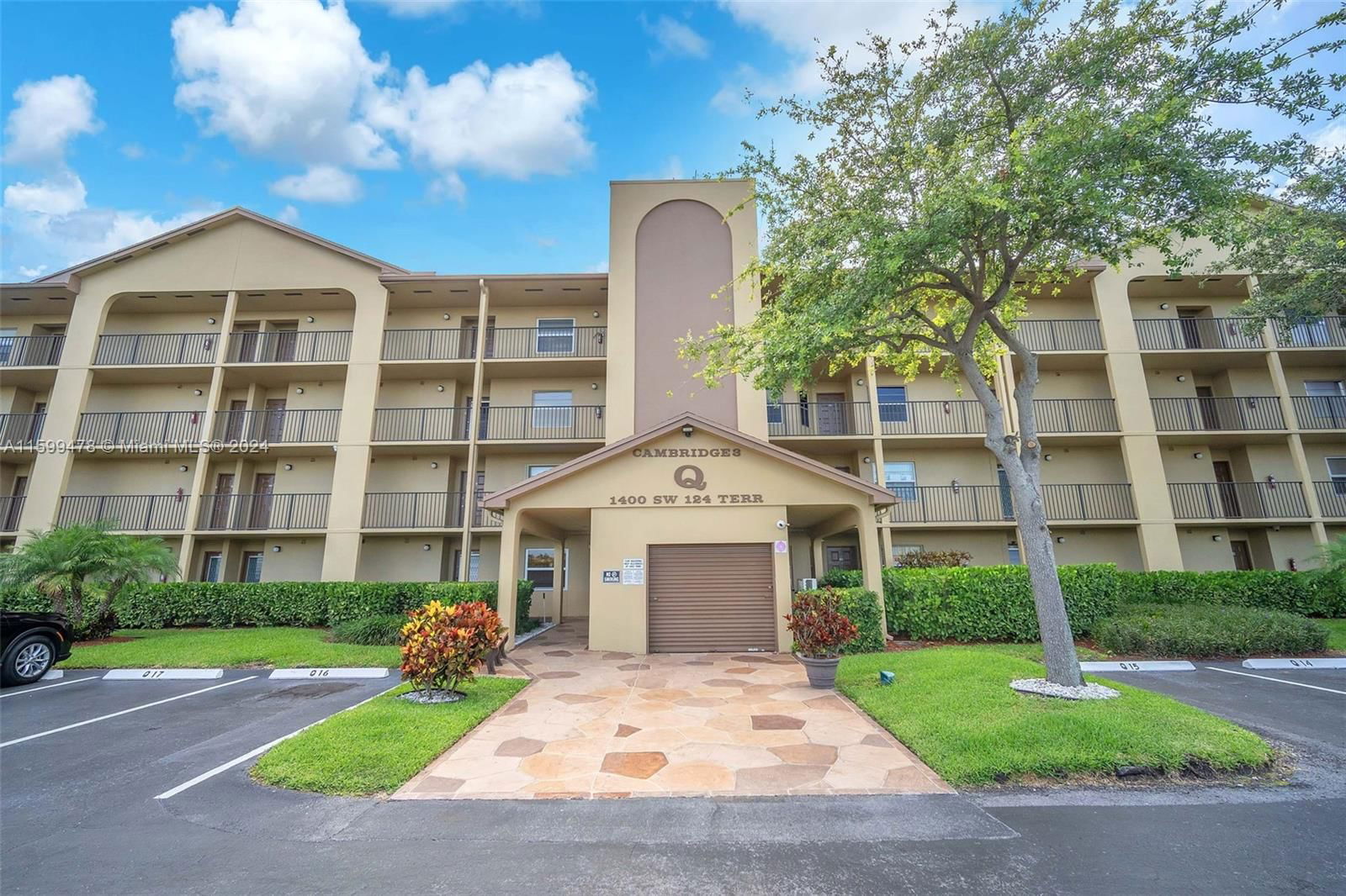 Real estate property located at 1400 124th Ter #305Q, Broward, CAMBRIDGE AT CENTURY VILL, Pembroke Pines, FL