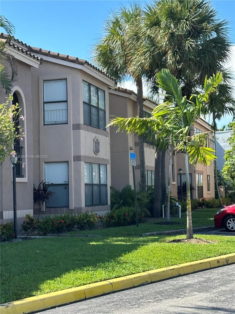 Real estate property located at 2796 University Dr #2208, Broward, SUNDANCE AT DAVIE CONDO, Davie, FL