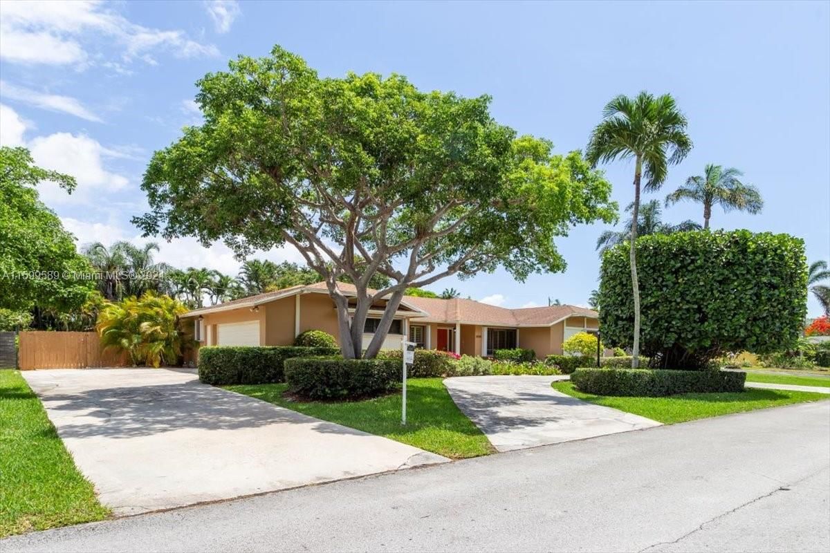 Real estate property located at 8395 158th St, Miami-Dade County, SOUTHWOOD, Palmetto Bay, FL