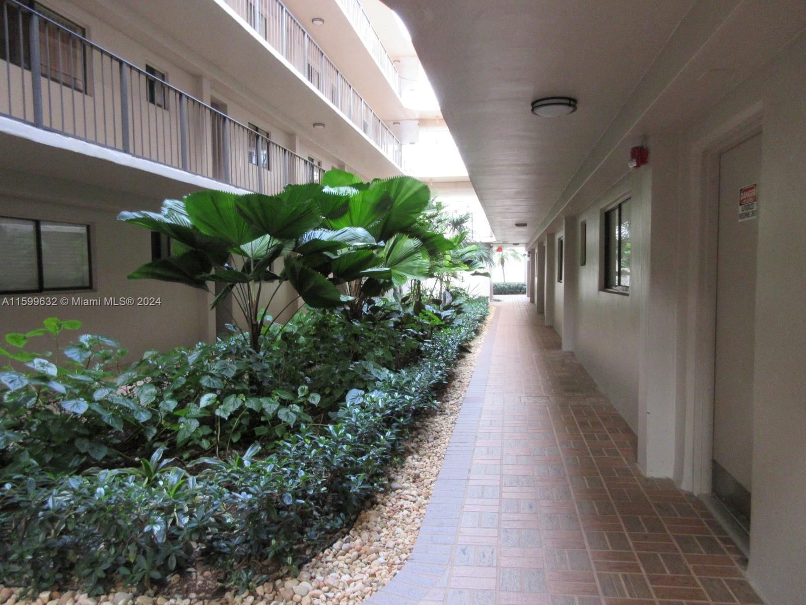 Real estate property located at 8650 133rd Ave Rd #121, Miami-Dade County, HORIZONS WEST CONDO #7, Miami, FL