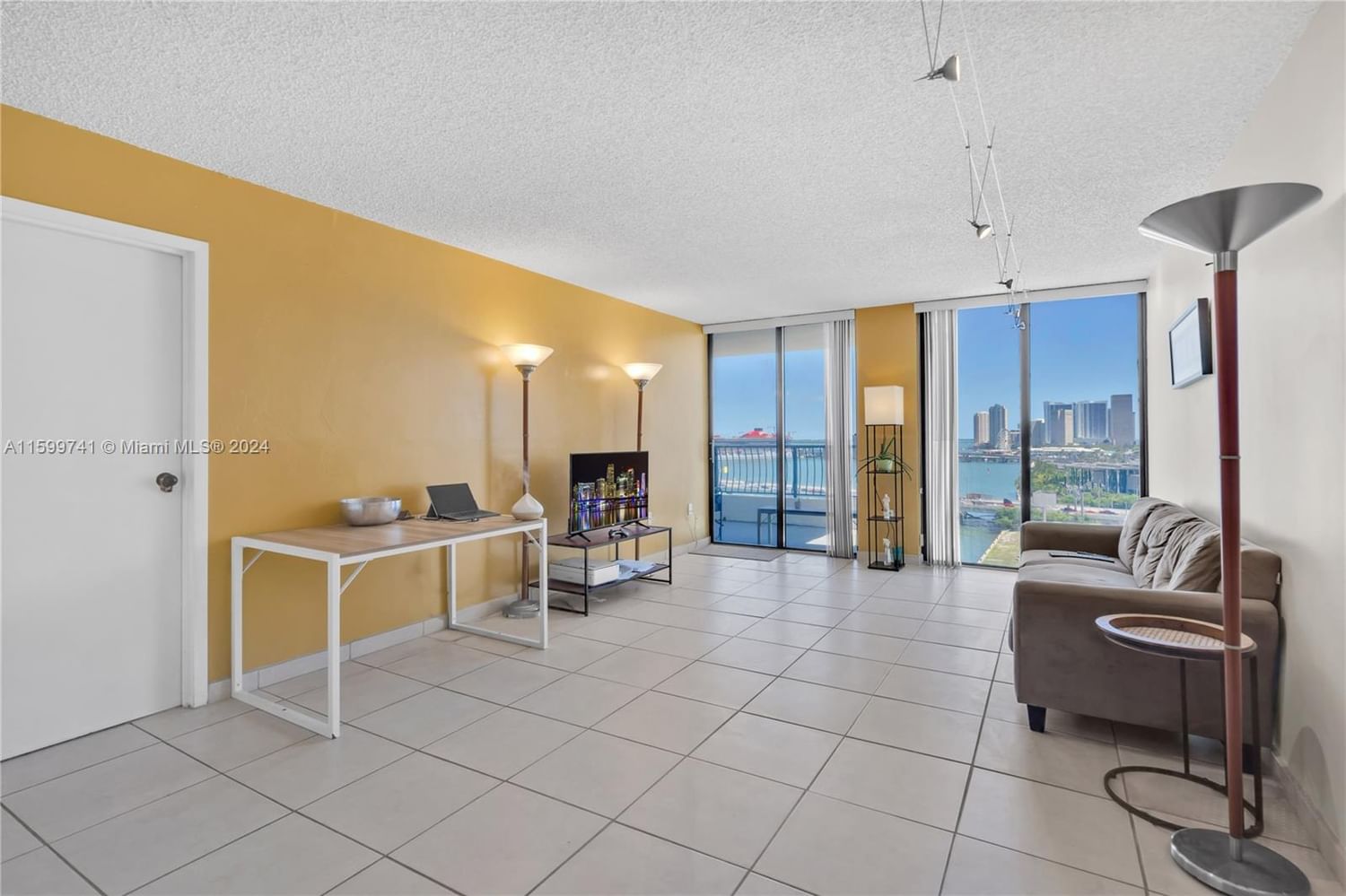 Real estate property located at 555 15th St #15K, Miami-Dade, VENETIA CONDO, Miami, FL