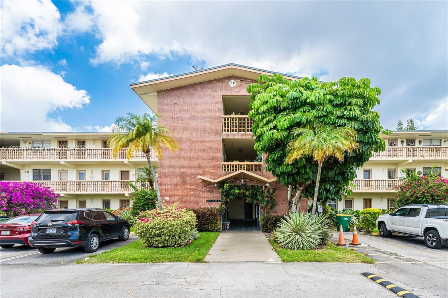 Real estate property located at 16801 13th Ave #101, Miami-Dade, MAR-LEN GARDENS NO 7 CORP, Miami, FL