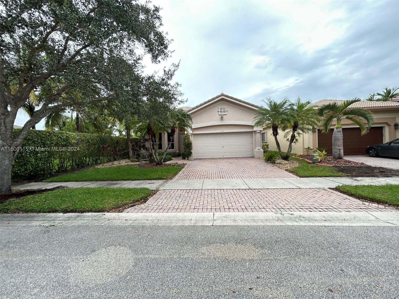 Real estate property located at 11655 71st Pl, Broward, HERON BAY EAST, Parkland, FL