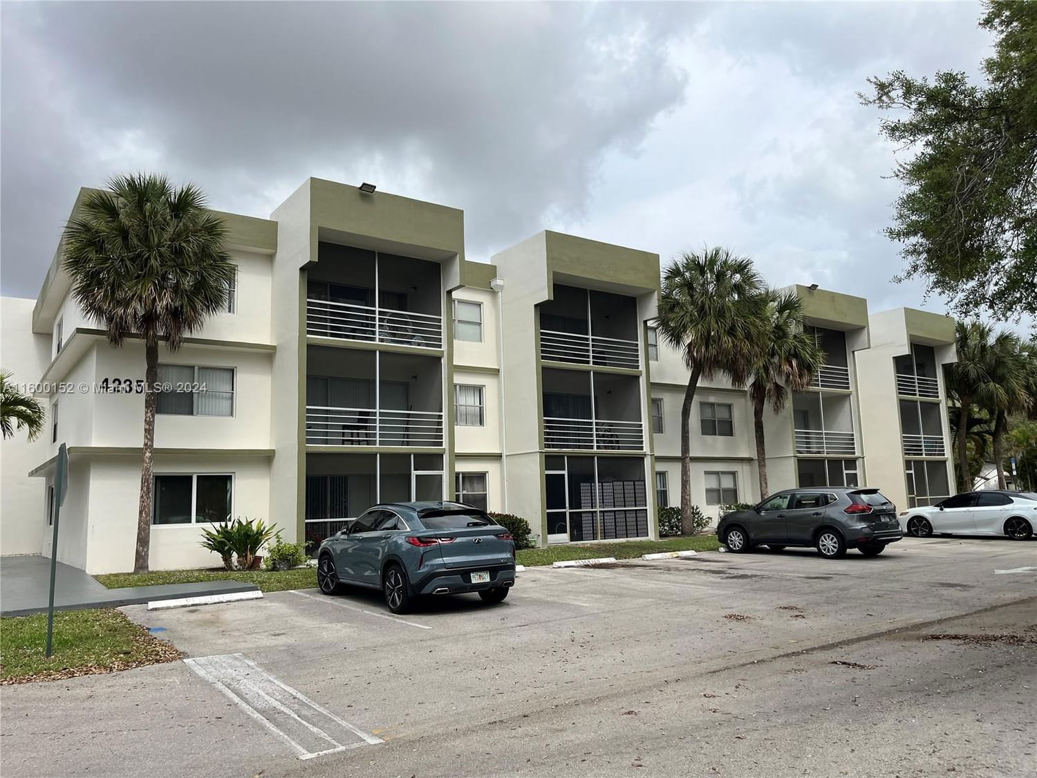 Real estate property located at 4235 University Dr #203, Broward County, SPRINGCREST CONDO, Sunrise, FL
