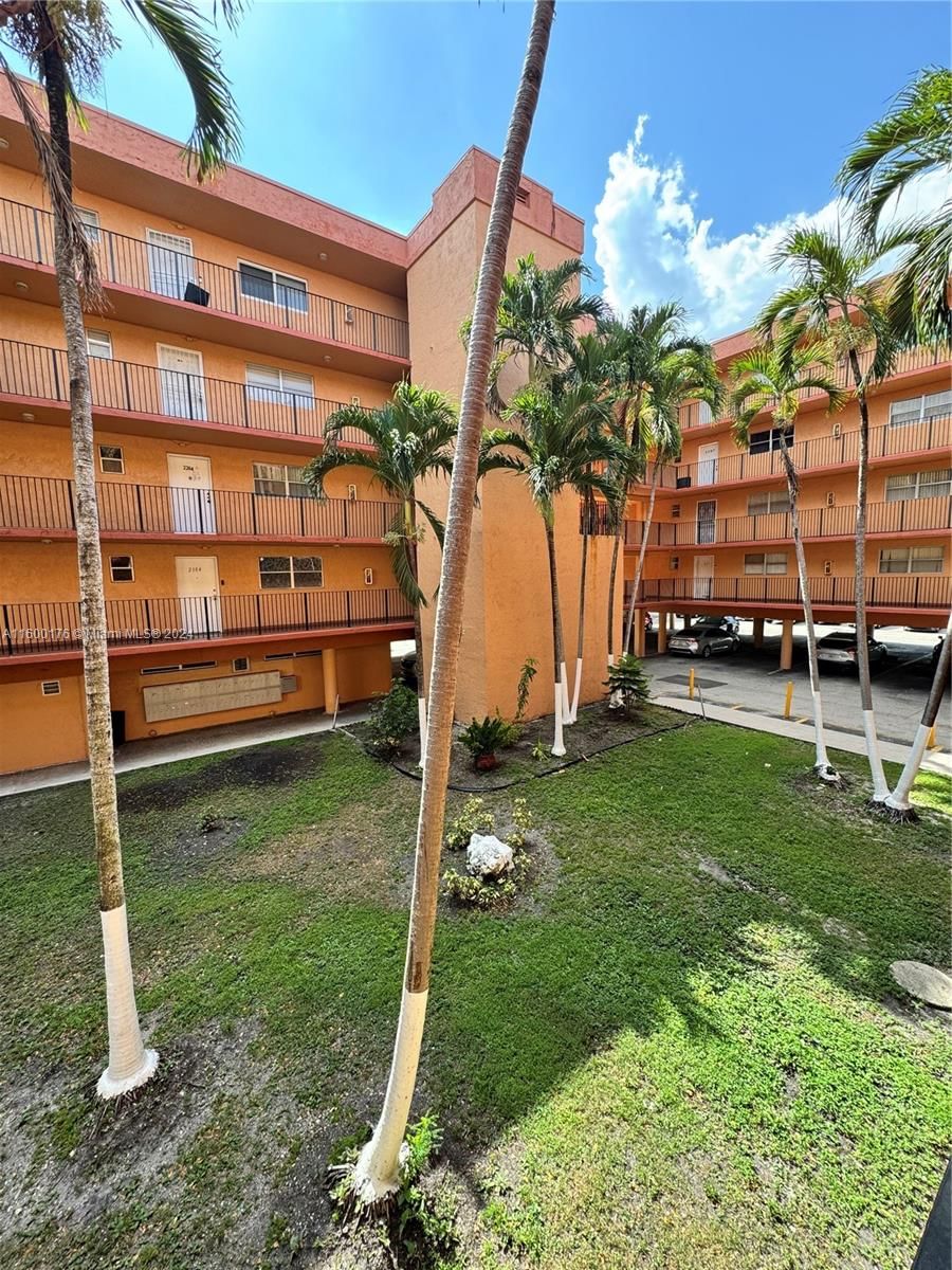 Real estate property located at 1950 56th St #2212D, Miami-Dade, Palm West Gardens, Hialeah, FL