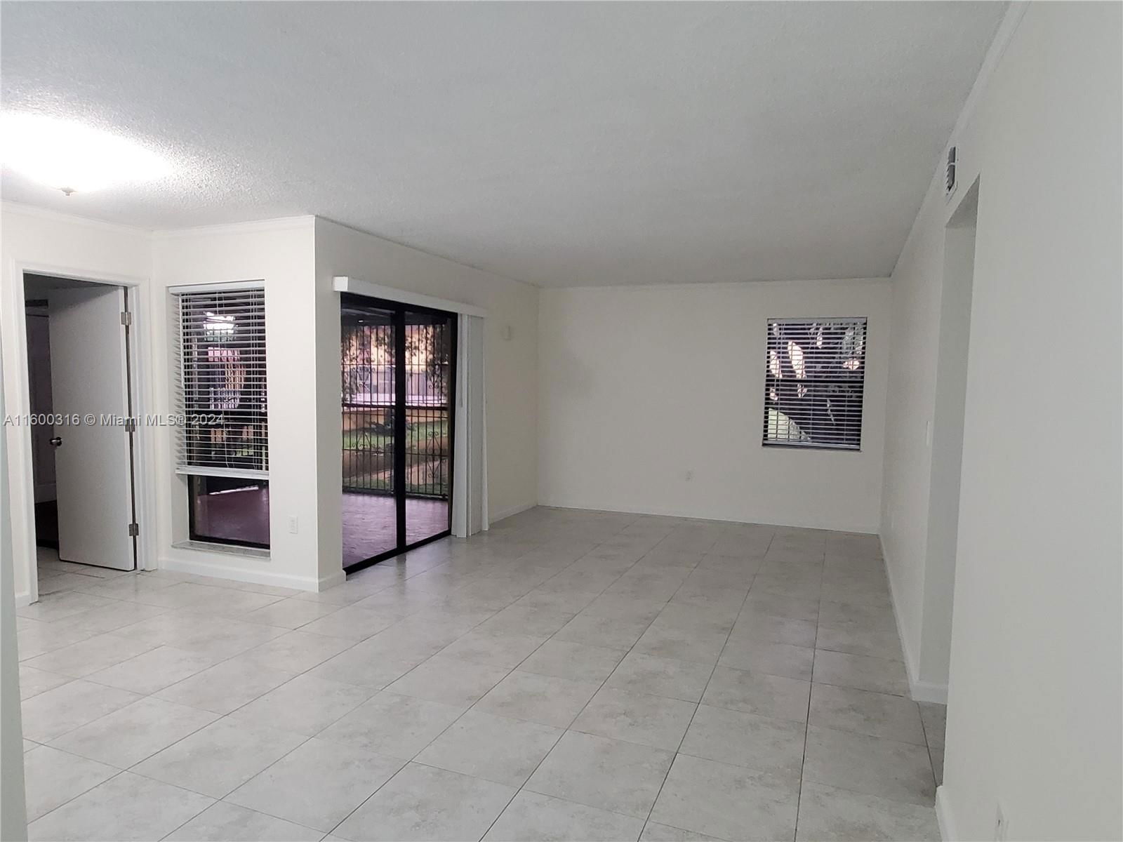 Real estate property located at 10885 7 #11-33, Miami-Dade, TERRANOVA CONDO 12, Miami, FL