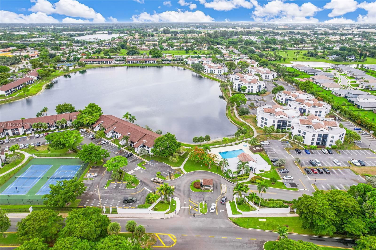 Real estate property located at 210 Lake Pointe Dr #109, Broward, LAKE POINTE CONDOMINIUM, Oakland Park, FL