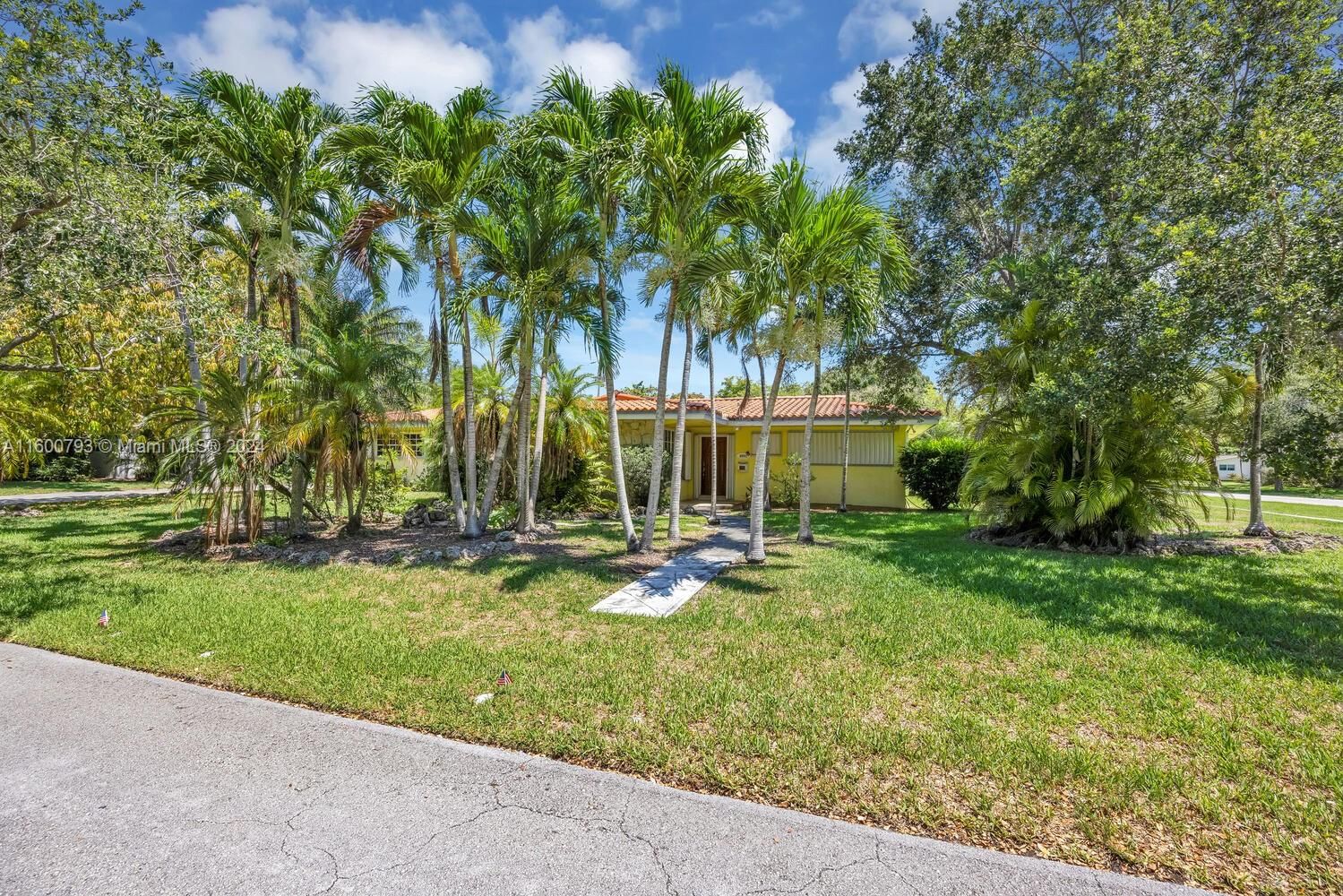 Real estate property located at 8201 150th Dr, Miami-Dade County, MANGOWOOD, Palmetto Bay, FL