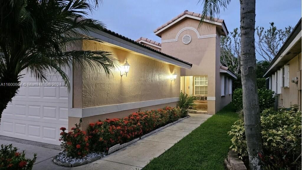 Real estate property located at 551 176th Ave, Broward County, SILVER LAKES AT PEMBROKE, Pembroke Pines, FL